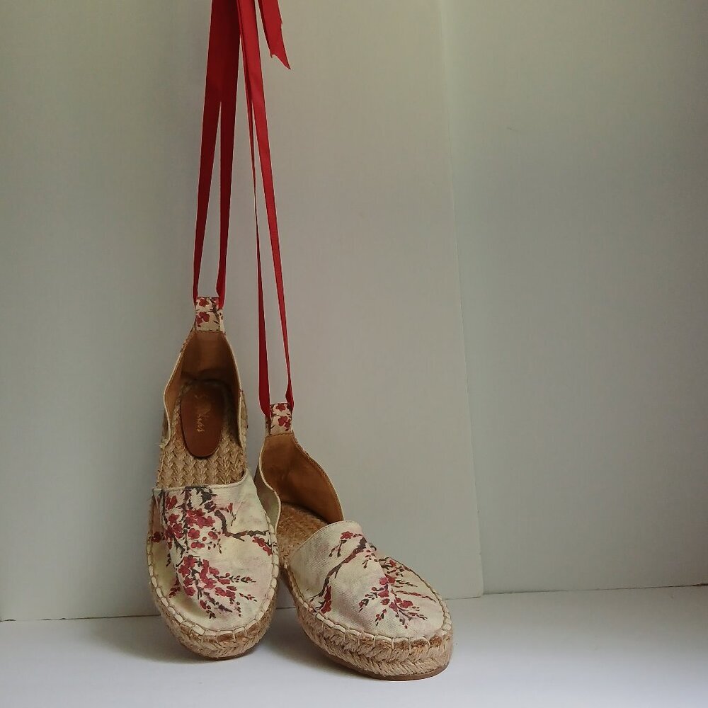Flat Jute Espadrilles Red Blossom Branches on Beige & Long Red Ribbon NWOT Sz 8